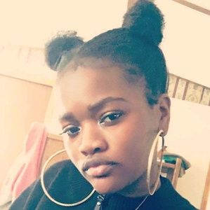 Meet your Posher, Dee